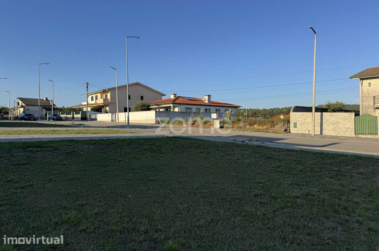 Terreno Urbano com 740m2, em Santa Maria da Feira - Grande imagem: 4/16