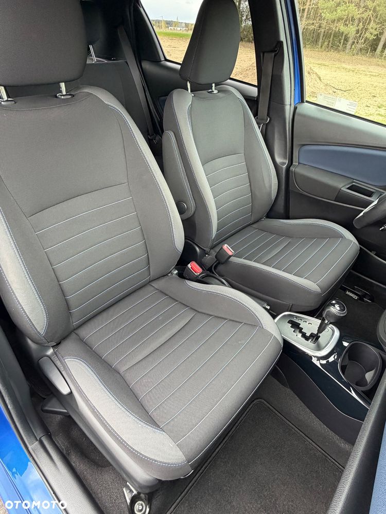 Toyota Yaris Hybrid 100 Selection - 34