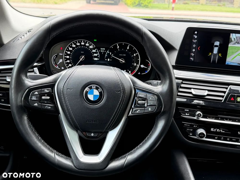 BMW Seria 5 520d Sport Line - 32