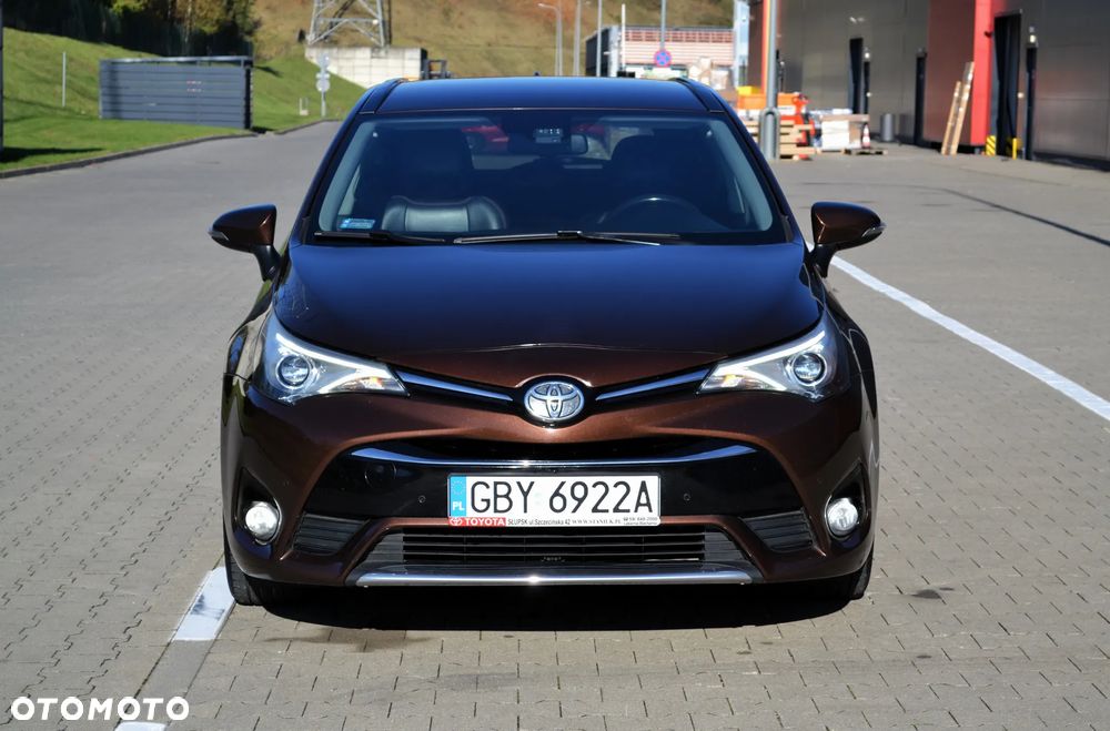 Toyota Avensis Combi 1.8 Executive - 33