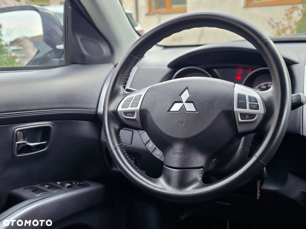 Mitsubishi Outlander - 33
