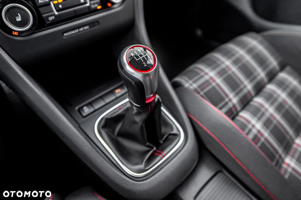 Volkswagen Golf 2.0 GTI - 33