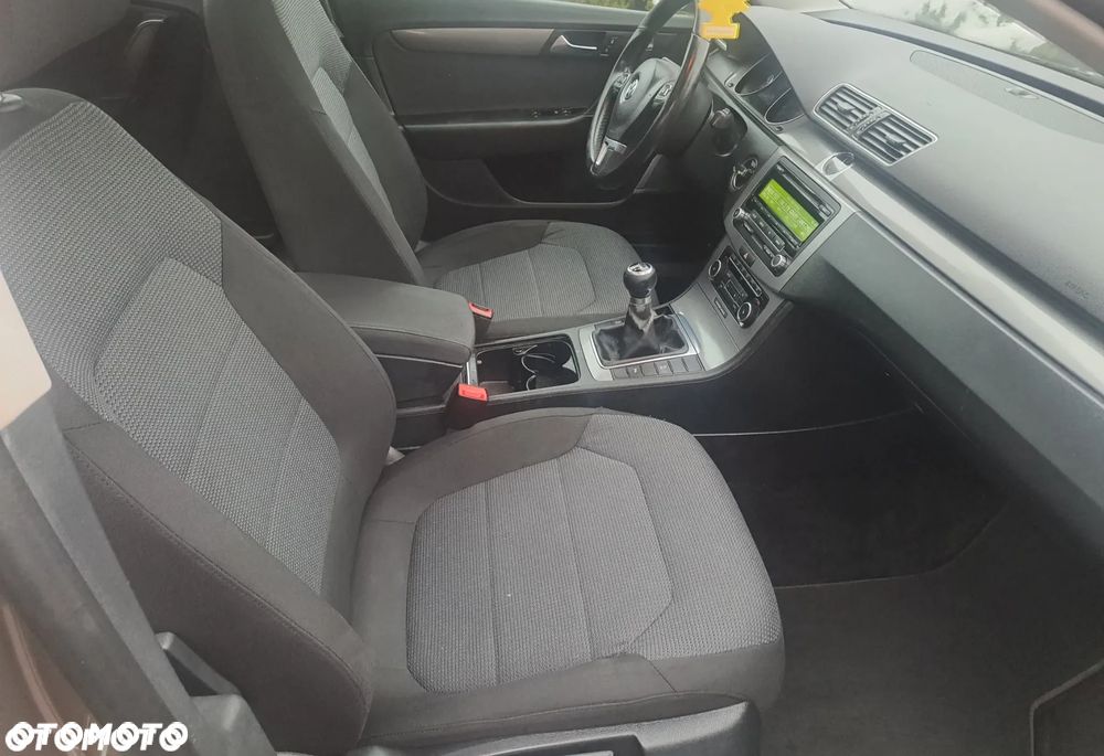 Volkswagen Passat 2.0 Blue TDI SCR Trendline - 16