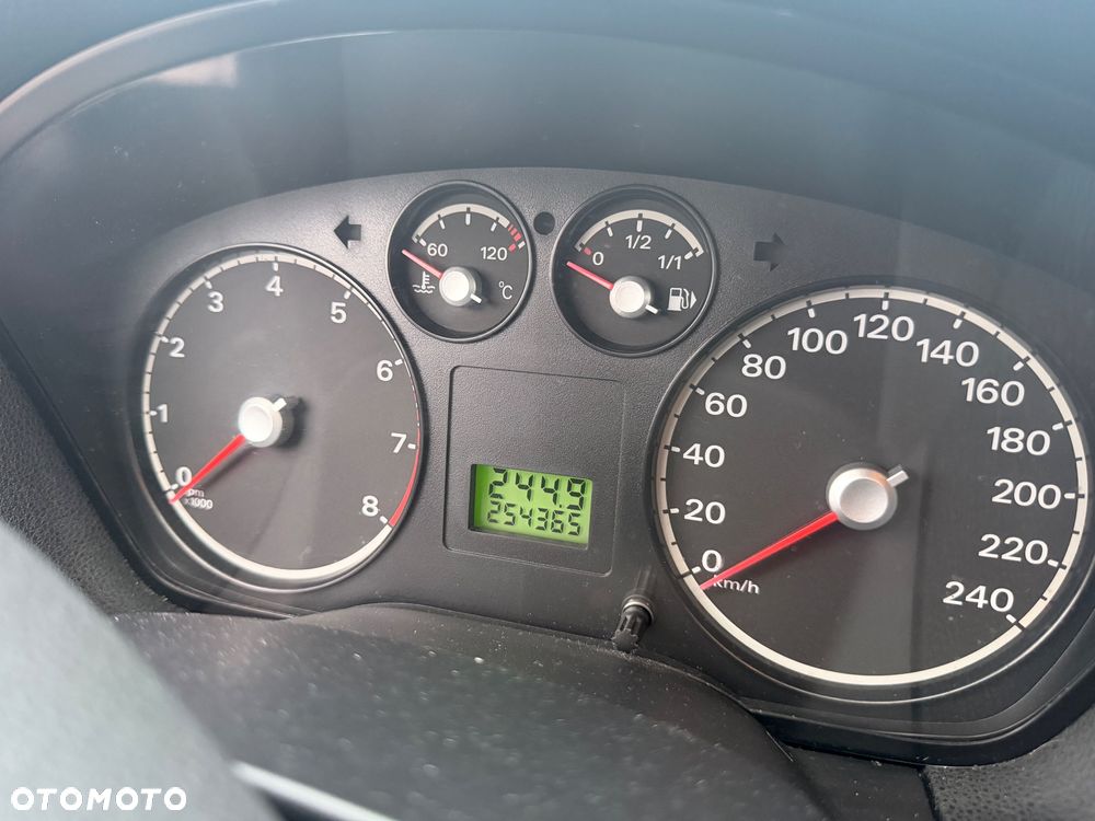 Ford Focus 1.6 Trend + - 8