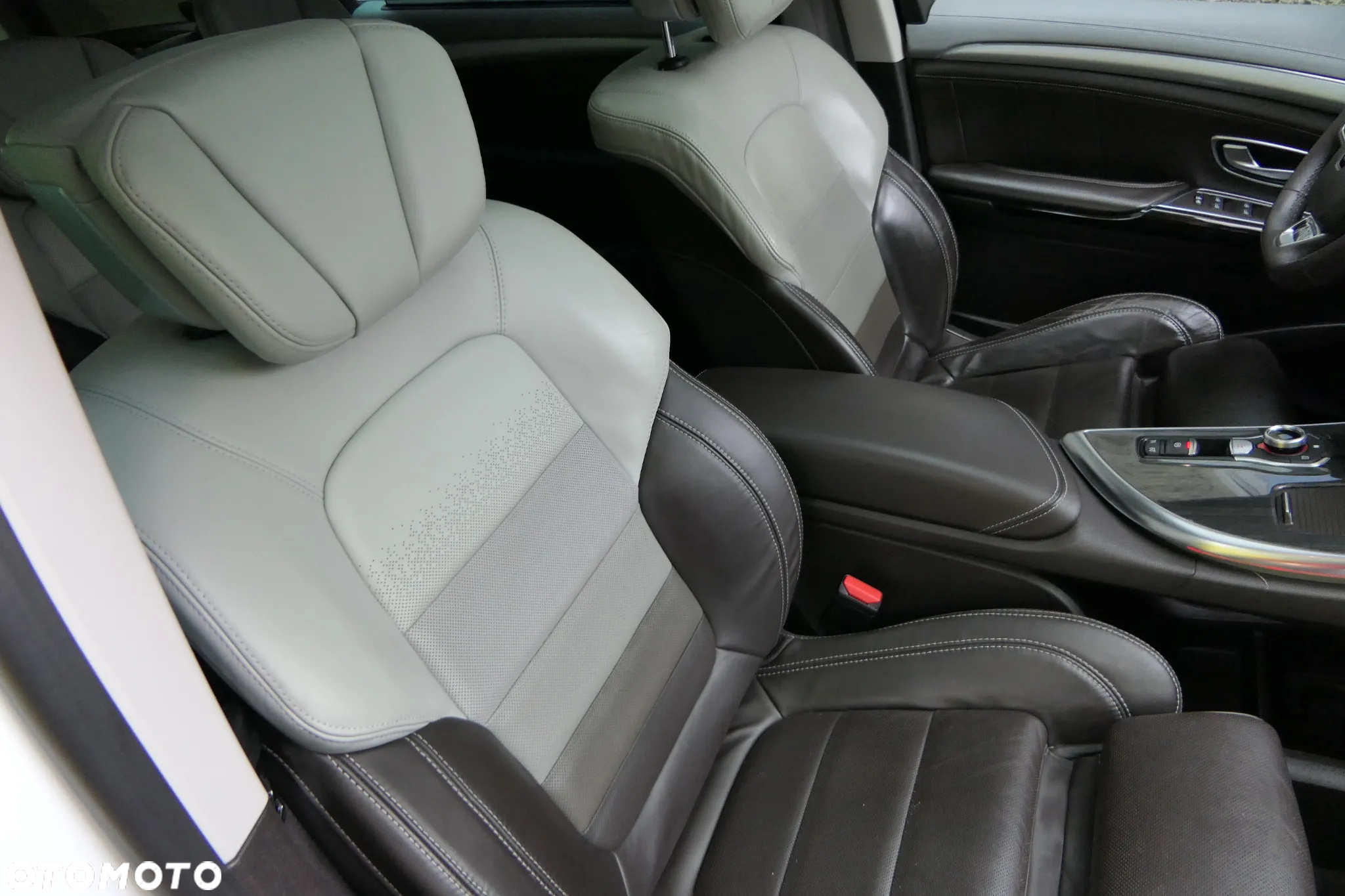 Renault Espace 1.6 TCE Initiale Paris EDC 7os - 27