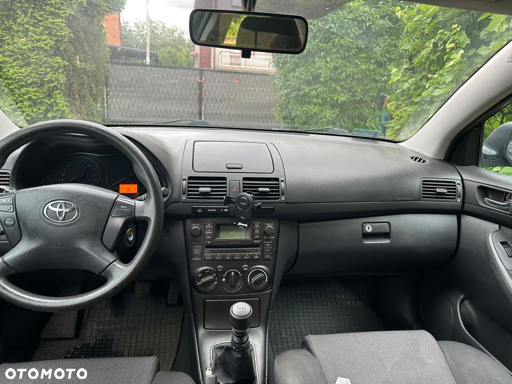 Toyota Avensis 2.0 D-4D Luna - 2