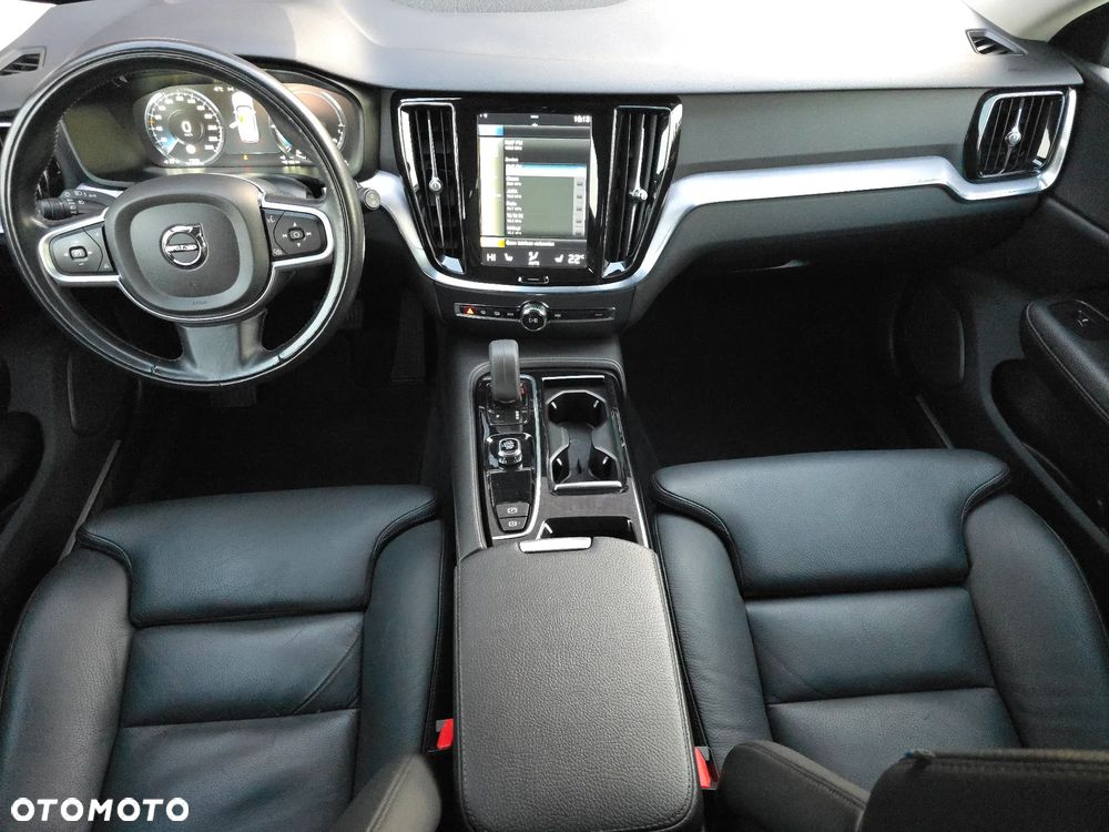 Volvo V60 T6 AWD Recharge Plus Dark - 4