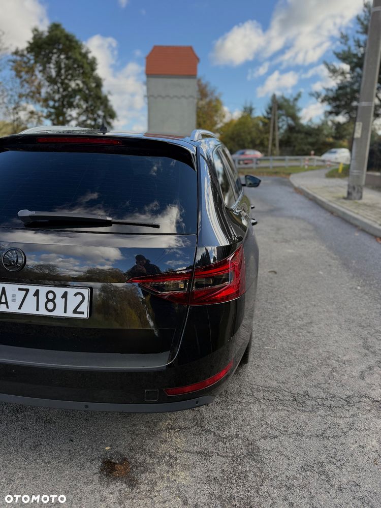 Skoda Superb 2.0 TDI DSG SportLine - 11