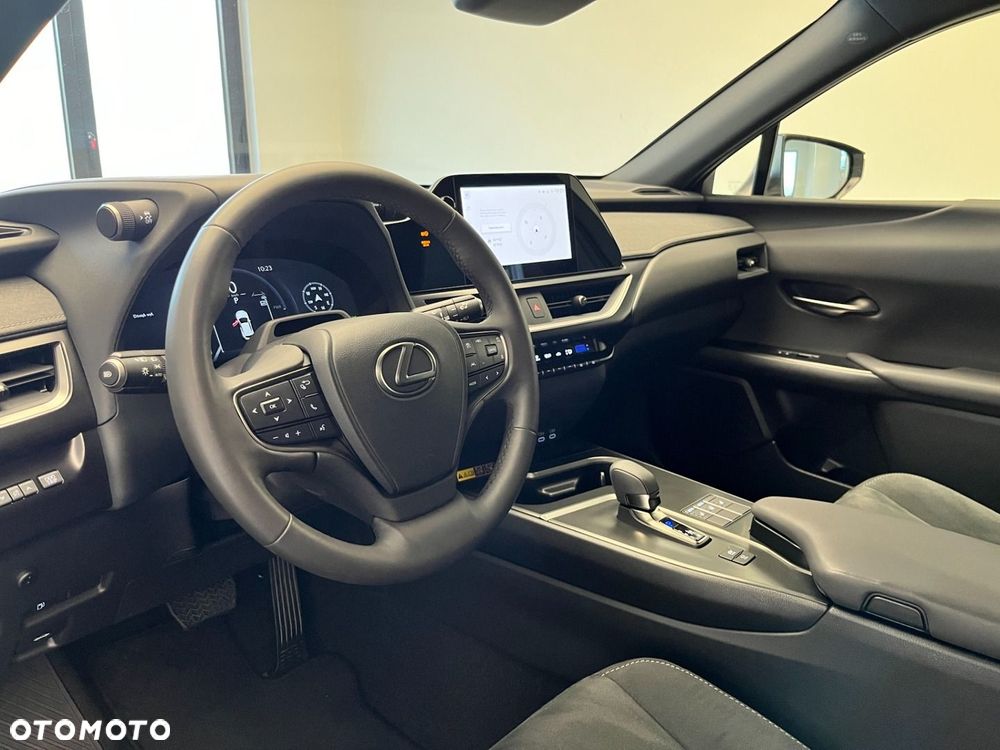 Lexus UX 300h Business - 3