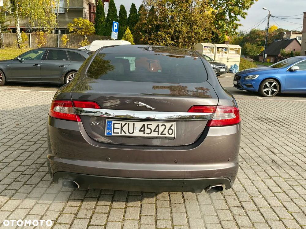 Jaguar XF 2.7 V6 D Premium Luxury - 27