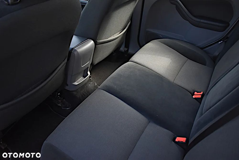 Ford Focus 2.0 16V Ghia - 27