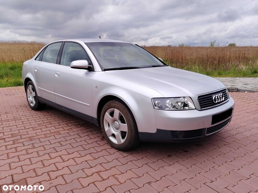 Audi A4 Limousine - 1