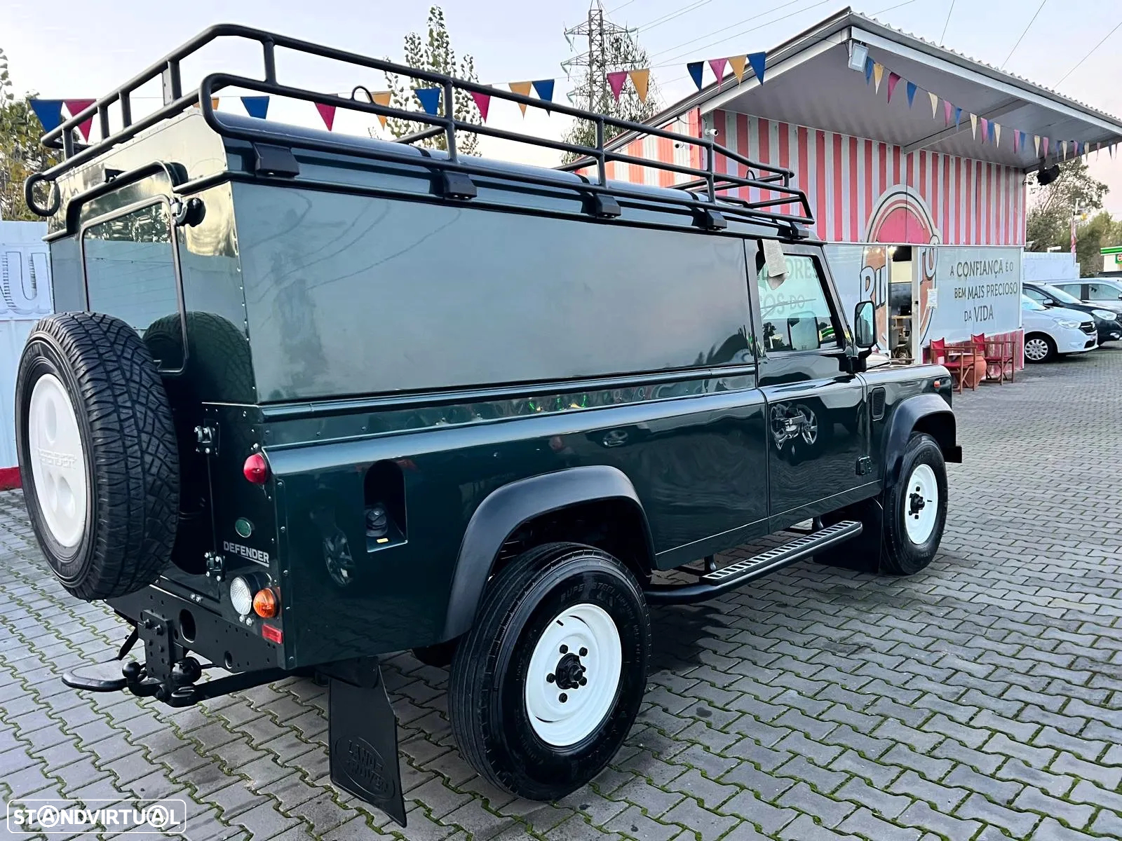 Land Rover Defender - 2