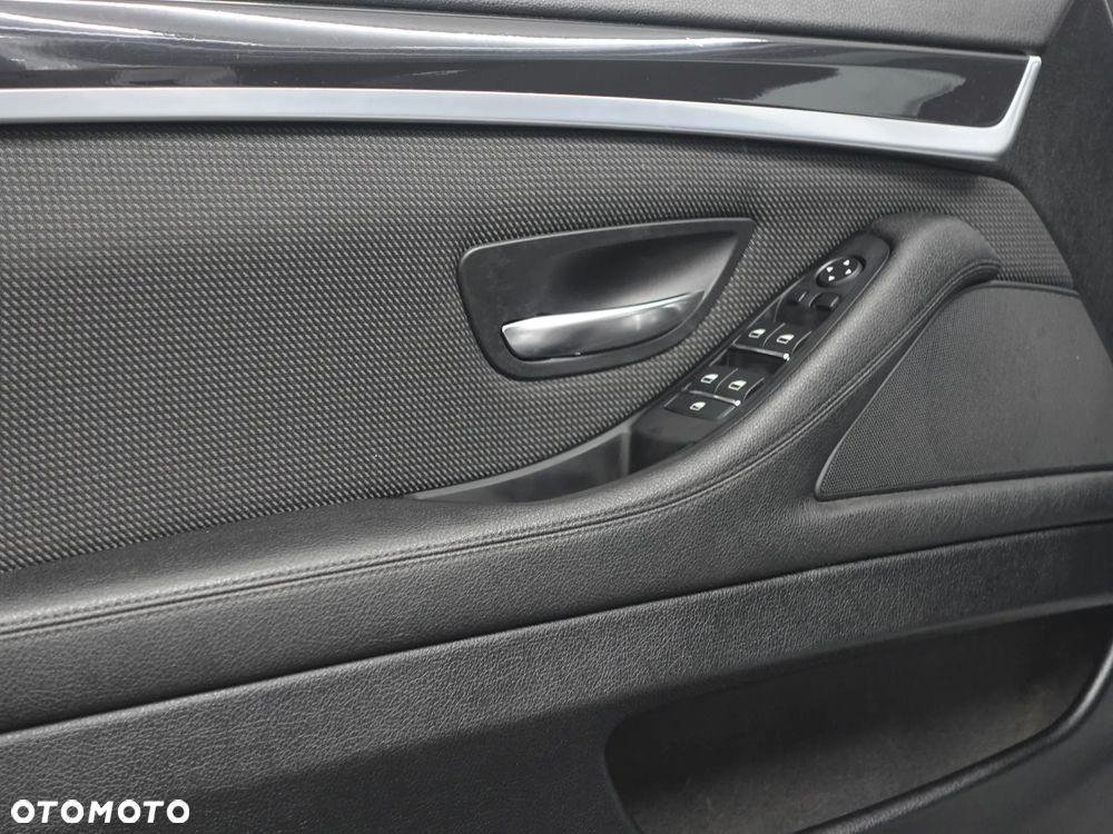 BMW Seria 5 528i - 19
