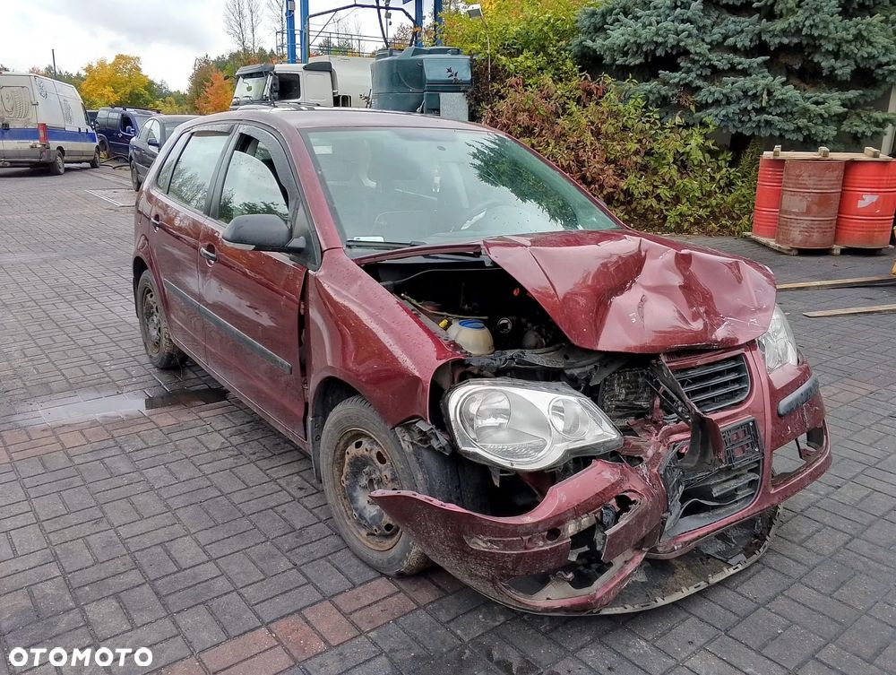 Volkswagen Polo 9N3 FL (05-09.) 1.2 B 59KM. Silnik BBM Skrzynia JHN/LVC  lakier LC3R.Cały na części. GWARANCJA !!! Przód Tył Zestaw Komplet Drzwi Klapa Zderzak Błotnik Maska Grill Atrapa Szyba Pas Lampa Lusterko Boczki Fotel Kanapa Kokpit Deska Rozdzielcza Przełącznik Włącznik Sterownik Przewody Wiązka Instalacja Moduł Komputer Czujnik Listwa Pompa Alternator Wtryski Głowica Rozrusznik Kompresor Sprzęgło Dwumas Silnik Skrzynia ABS Klimatyzacji Paliwa Wspomagania Kolektor Turbina Przepustnica Zawór Chłodnica Koło Hak Belka Sanki Zawieszenie Mcpherson Półoś Amortyzator Wydech Tłumik Zacisk Most - 2