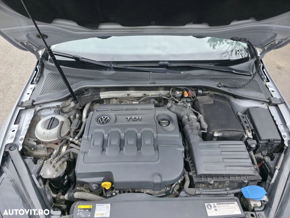 Volkswagen Golf 2.0 BlueTDI DSG Highline - 23