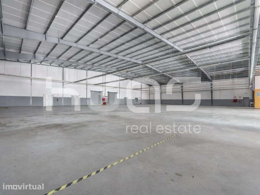 Pavilhão Industrial de Referência com Forte Capacidade Operacional - Grande imagem: 2/9