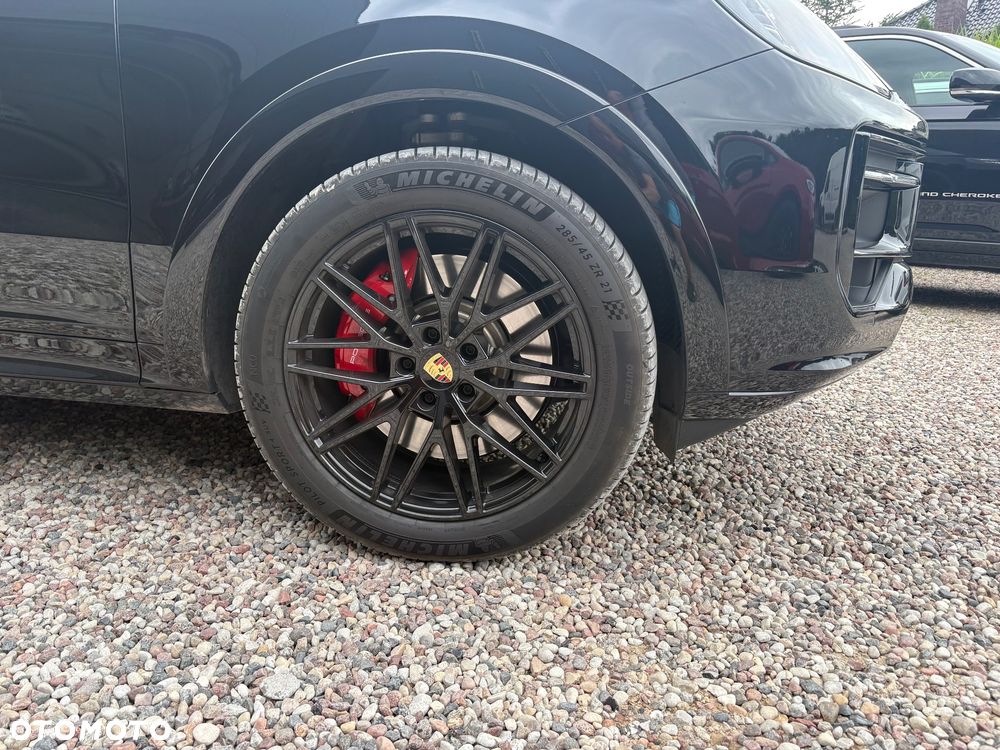 Porsche Cayenne - 2