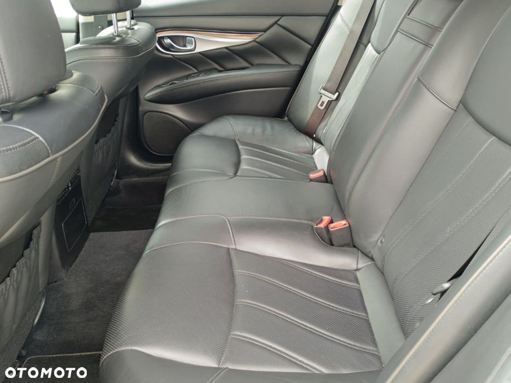 Infiniti Q70 - 22
