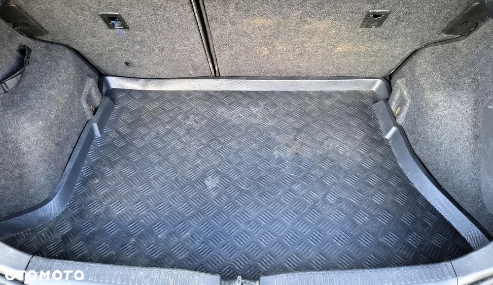 Toyota Auris 2.2 D-4D D-CAT - 25