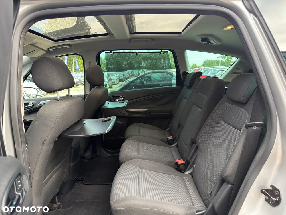 Ford S-Max 2.0 Titanium - 32
