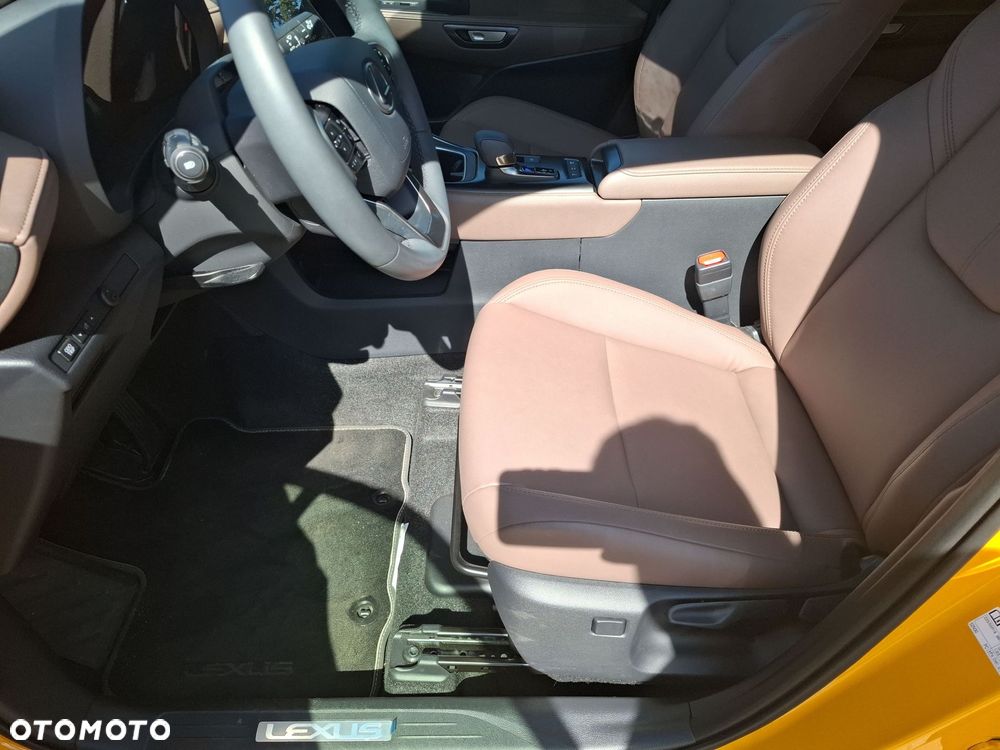Lexus LBX - 11