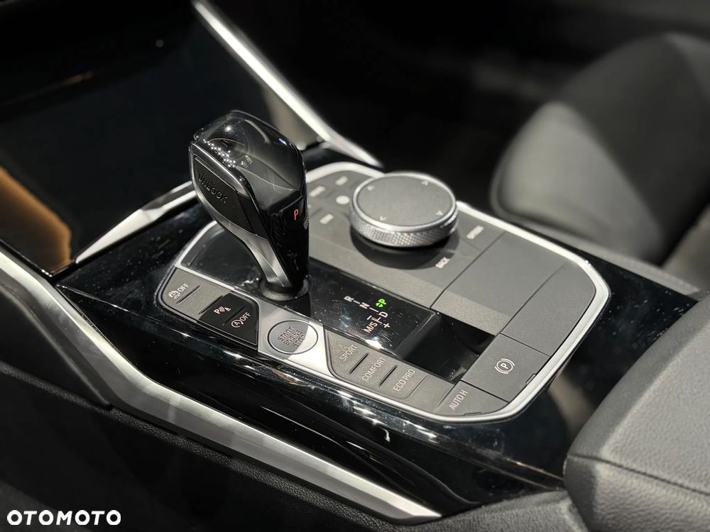 BMW Seria 3 318i - 10
