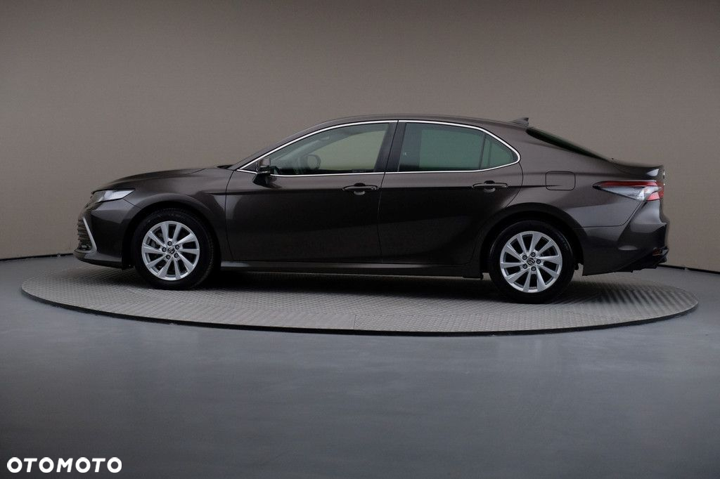Toyota Camry - 4