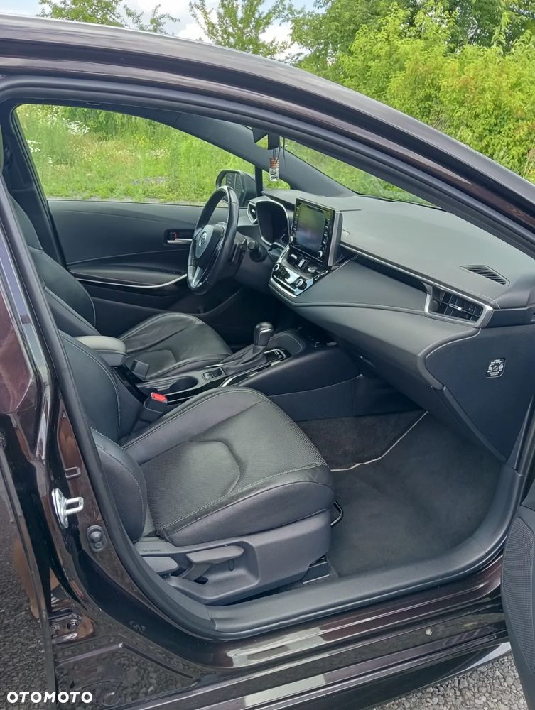 Toyota Corolla 2.0 Hybrid Executive - 11