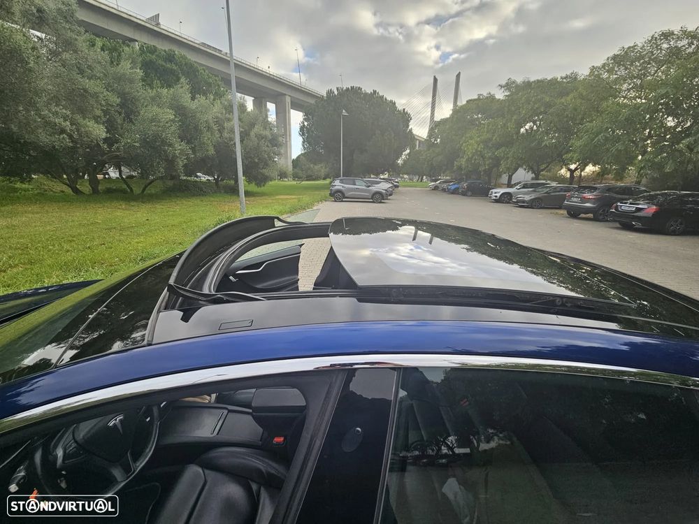 Tesla Model S - 21