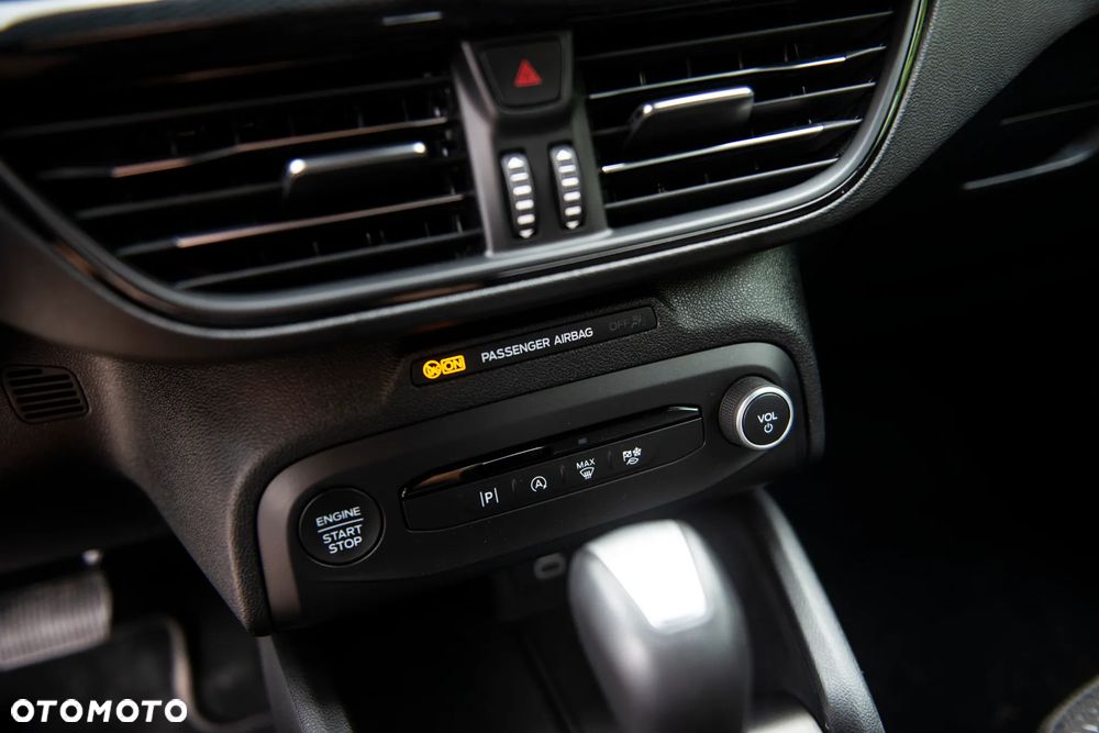 Ford Focus 1.0 EcoBoost Hybrid ST-LINE - 24