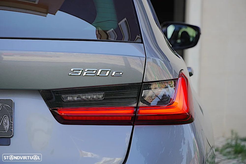 BMW 320 e Touring Corporate Edition Auto - 11