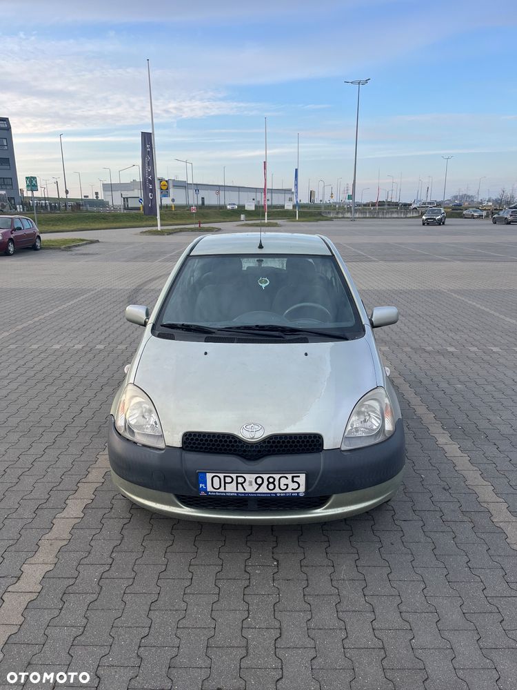 Toyota Yaris 1.0 Base - 2