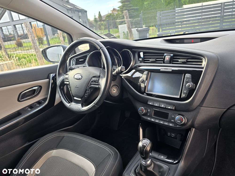 Kia Ceed 1.6 GDI Dream Team Edition - 27
