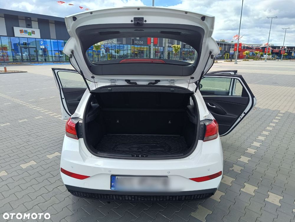 Hyundai i30 1.5 DPI Classic + - 15