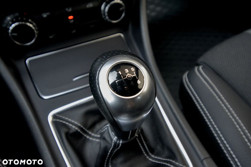 Mercedes-Benz Klasa A 180 (BlueEFFICIENCY) Urban - 17