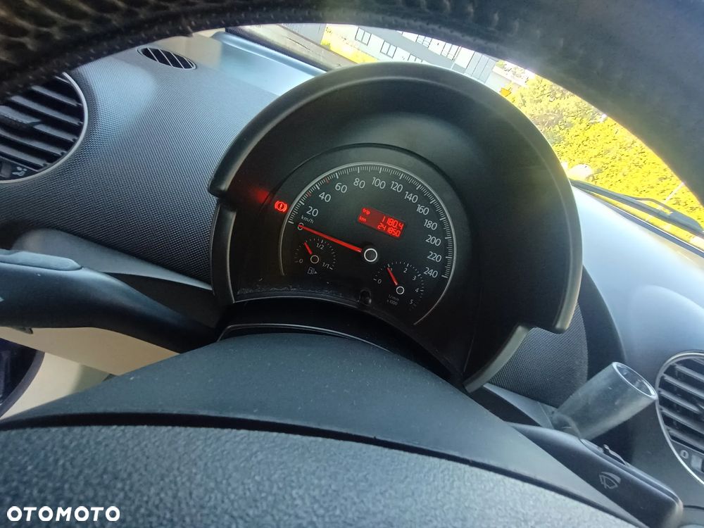 Volkswagen New Beetle - 7