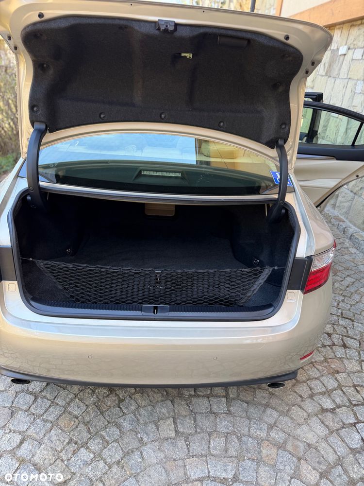 Lexus ES - 6