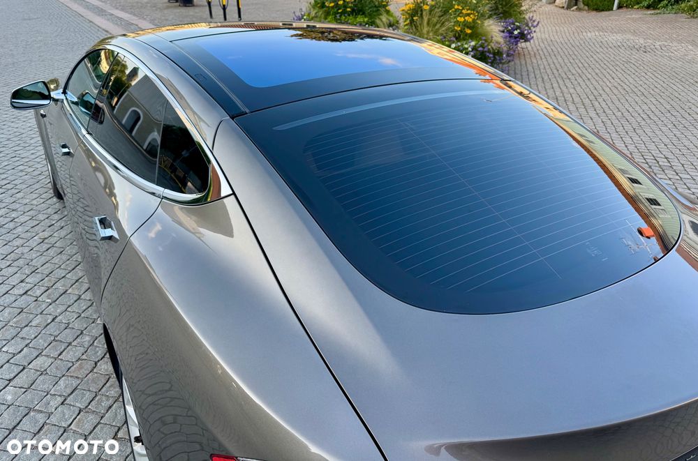 Tesla Model S - 10