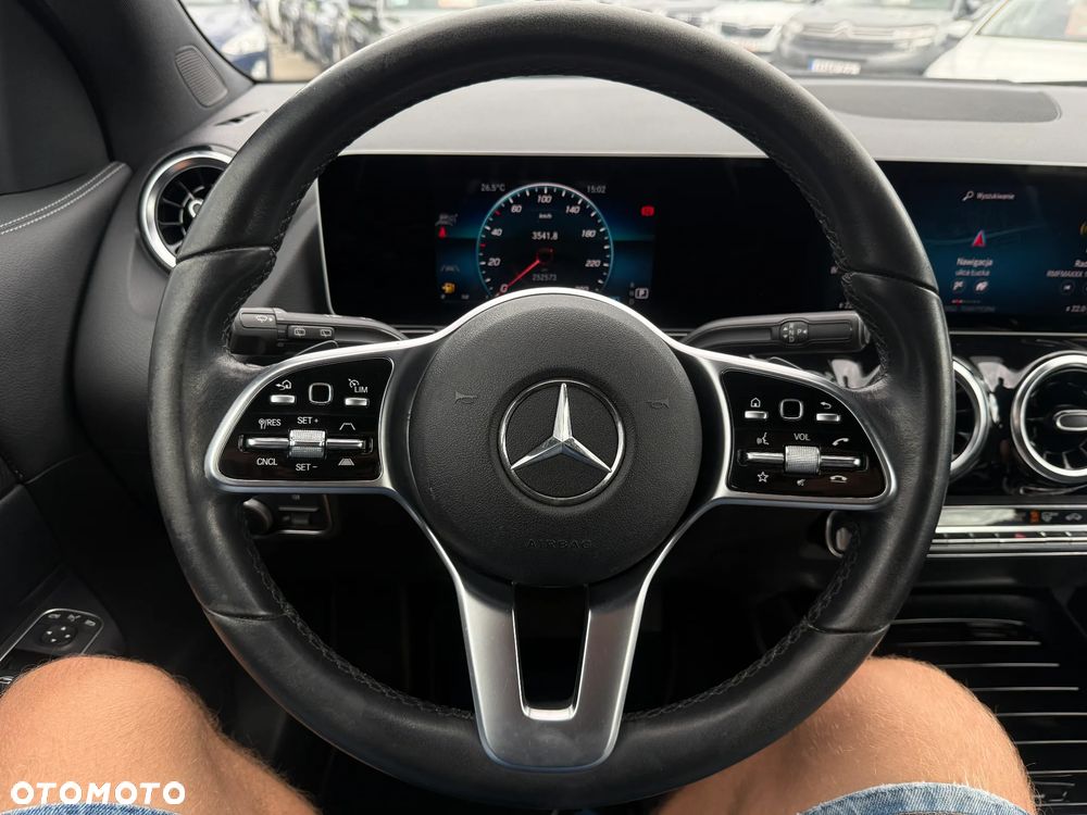 Mercedes-Benz GLA 200 d 8G-DCT - 11