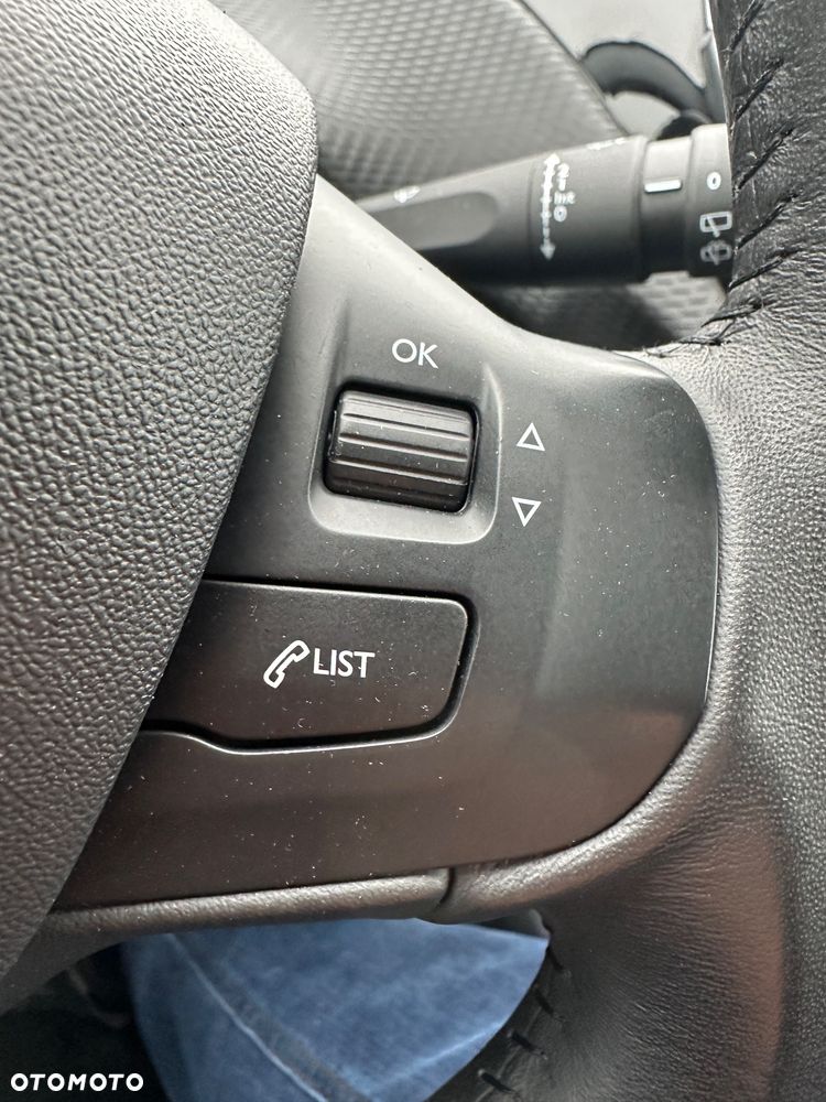 Peugeot 2008 1.5 BlueHDi Allure S&S - 9