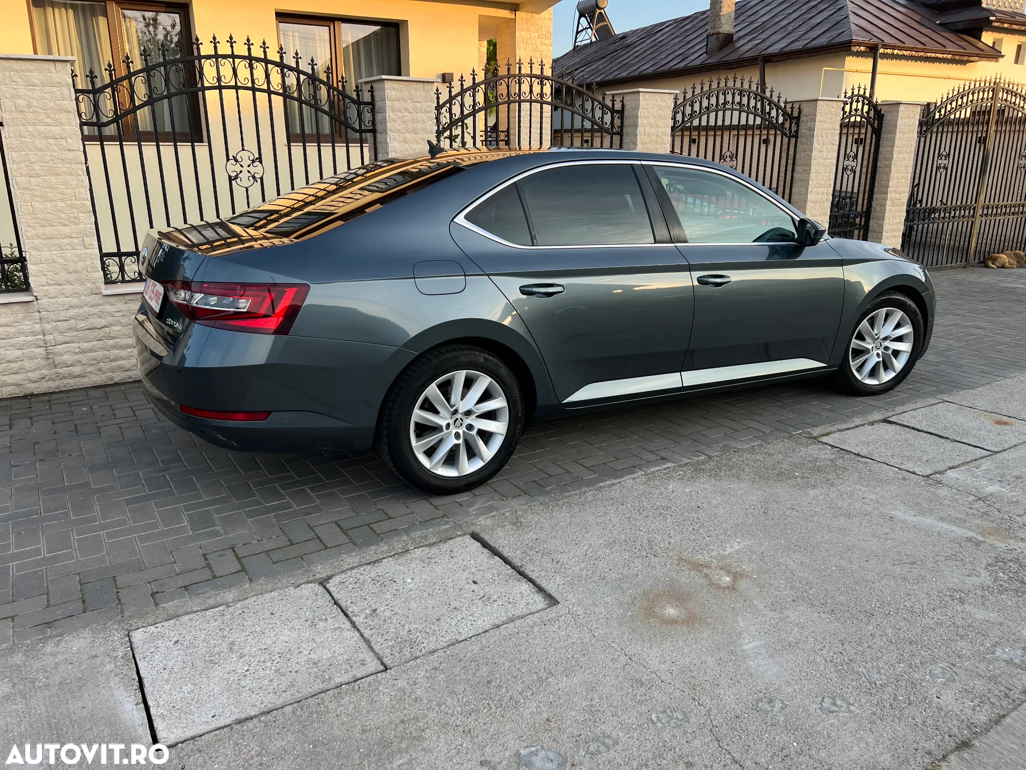 Skoda Superb 2.0 TDI DSG Premium Edition - 22