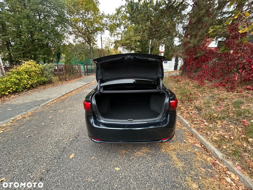 Toyota Avensis 1.8 Premium MS - 13