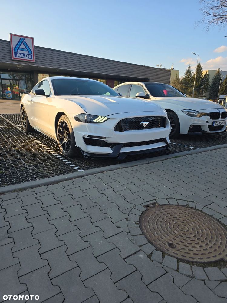 Ford Mustang - 4