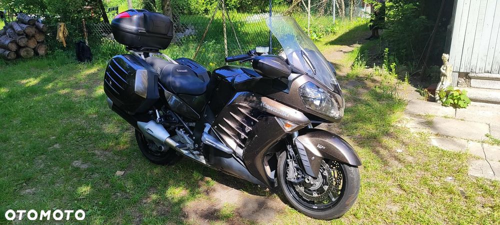 Kawasaki GTR - 4