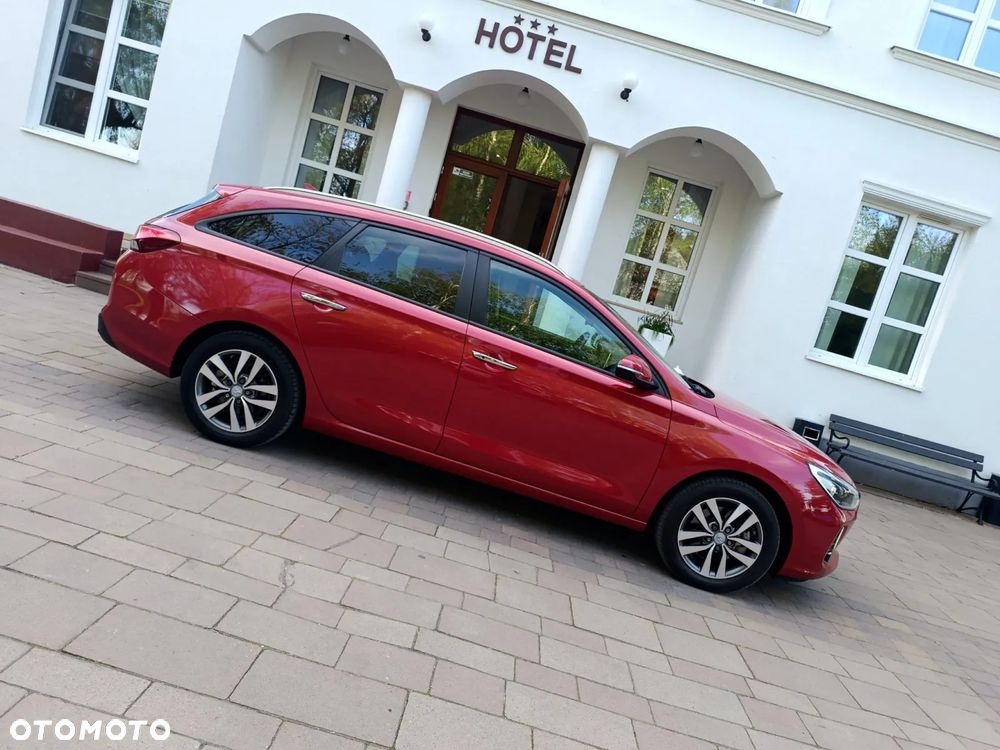 Hyundai i30 blue Kombi 1.6 CRDi Style - 16