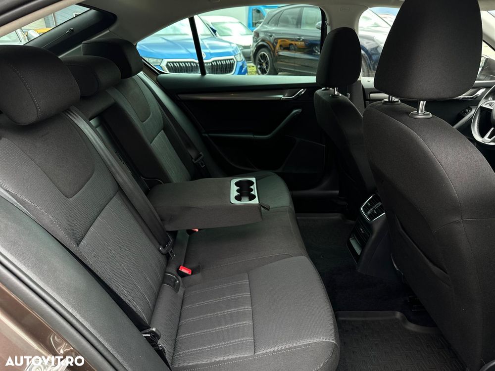 Skoda Octavia 2.0 TDI DSG Style - 8
