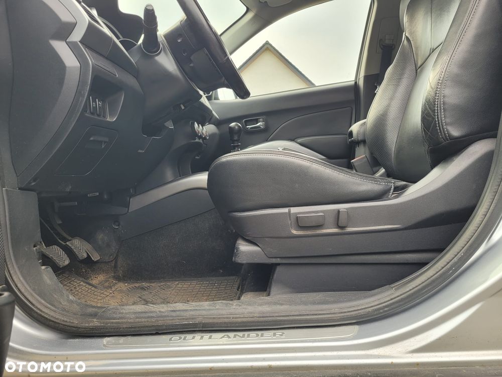 Mitsubishi Outlander 2.2 DID Instyle - 14