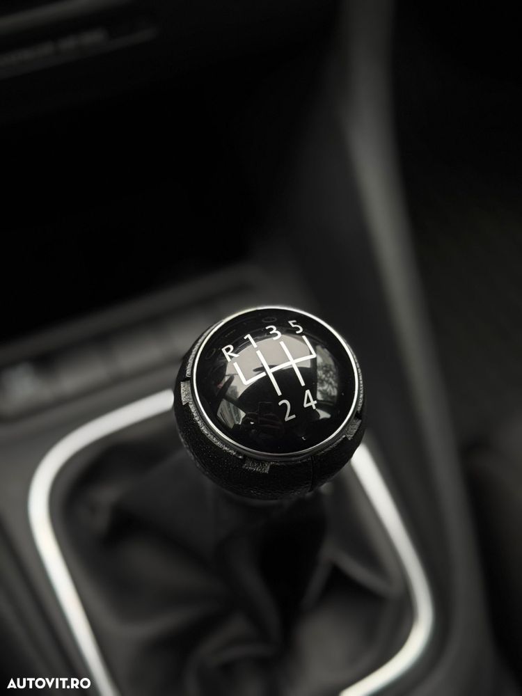 Volkswagen Golf - 37