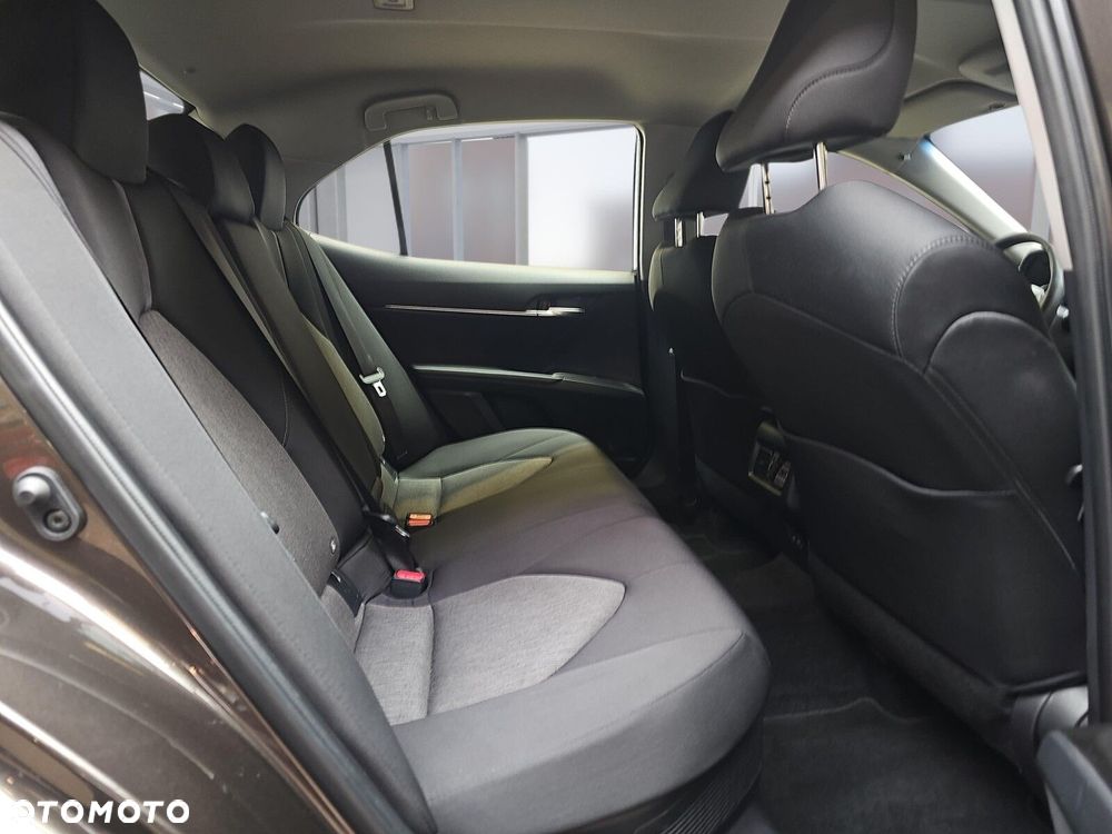 Toyota Camry 2.5 Hybrid Comfort CVT - 12